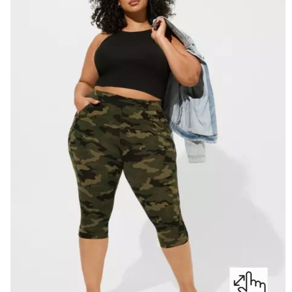 Torrid Green and Black Camouflage Leggings